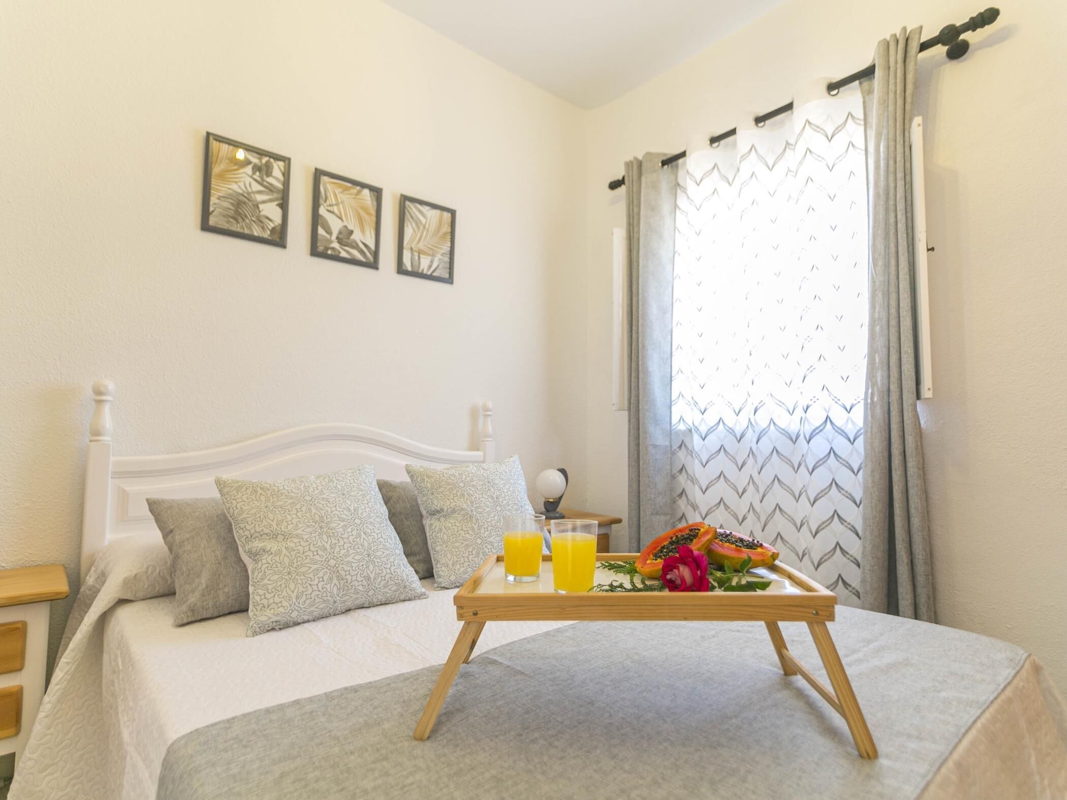 2 bedrooms, internet, bed sheets