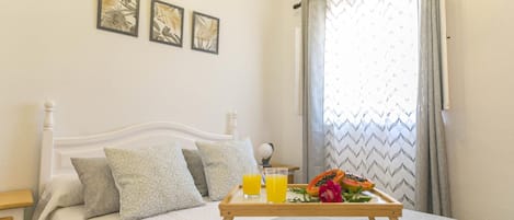 2 室のベッドルーム、インターネット、ベッドシーツ