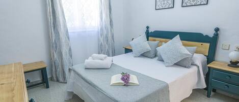 2 bedrooms, internet, bed sheets