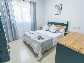 2 bedrooms, Internet, bed sheets - BUITRERAS, 2 bedroom house in complejo rural orgiva (Orgiva)