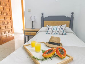 2 bedrooms, Internet, bed sheets - CANTILLANA, 2 Bedroom House in Complejo Rural Orgiva (Orgiva)