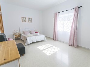 4 bedrooms, iron/ironing board, Internet - GUADAIRA, 4 Bedroom House in Complejo Rural Orgiva (Orgiva)