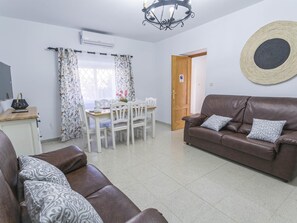 TV - GUADAIRA, 4 Bedroom House in Complejo Rural Orgiva (Orgiva)