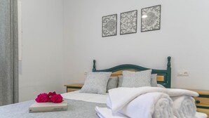 5 bedrooms, iron/ironing board, Internet, bed sheets - PEDRO MARIN, 5 Bedroom House in Complejo Rural Orgiva (Orgiva)