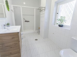 Shower, towels