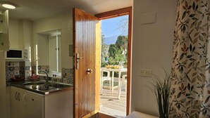 Private kitchen - SOPORTUJAR, living room, lounge/kitchen, 1 bedr. and bathr. (Orgiva)
