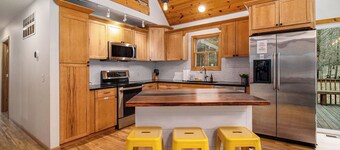 New Management: Peaceful cabin on 7 acres - Near Silver Lake & Dunes