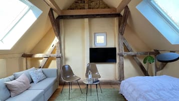 1 bedroom, desk, iron/ironing board, free WiFi