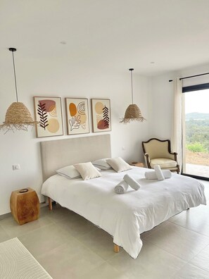 3 bedrooms, iron/ironing board, bed sheets - Villa mountain view - 8 people (Sotta)