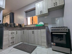 Micro-ondes, four, plaque de cuisson