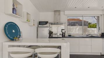 Réfrigérateur, micro-ondes, four, lave-vaisselle