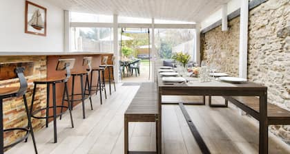 House with garden for 8, 550m from the beach