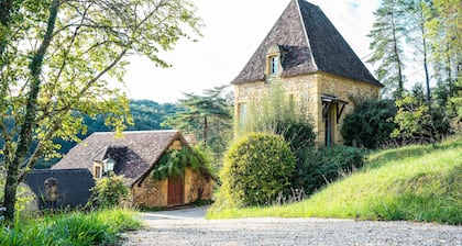 Beautiful house with pool for 6
