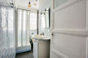 Een douche, een haardroger