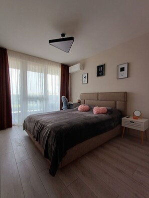 1 bedroom, in-room safe, desk, iron/ironing board