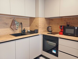 Fridge, microwave, oven, stovetop