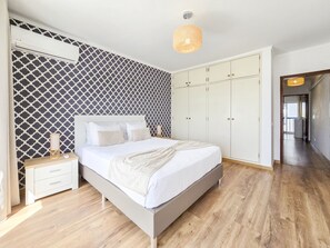 1 chambre, fer et planche à repasser, literie fournie