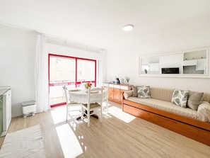 TV - Apartment Praia Rocha | Near Beach | Sálvia (Portimão)