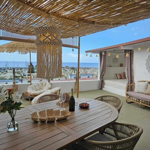 Outdoor dining - Luxurious 3-BR condo with terrace and sea views in charming Puerto de Mogan (Lomo Quiebre)