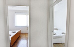 2 bedrooms, iron/ironing board, free WiFi, bed sheets