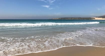 Blue House. Sea house in Bolonia. 2 minutes from the beach!