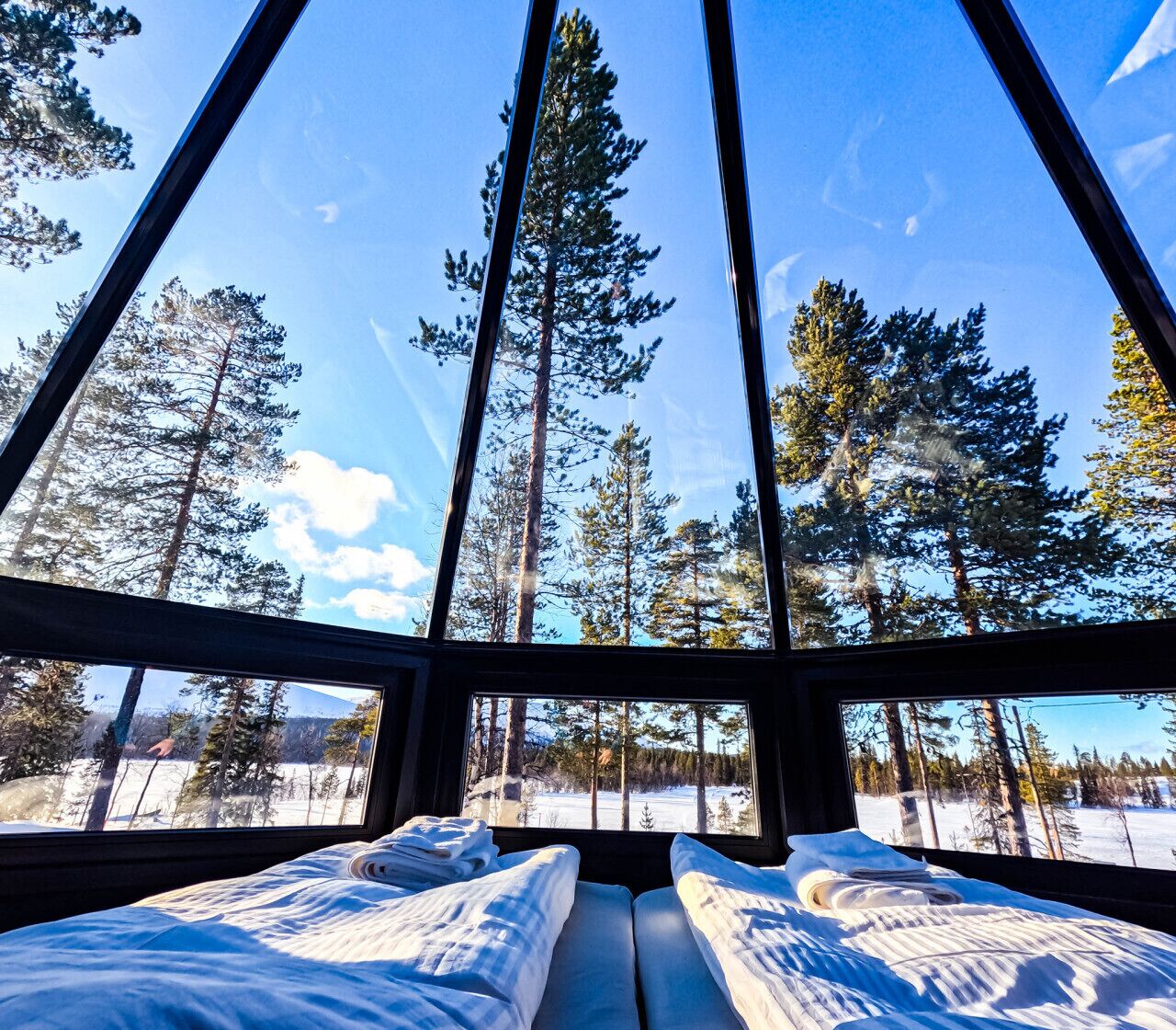 1 bedroom, bed sheets