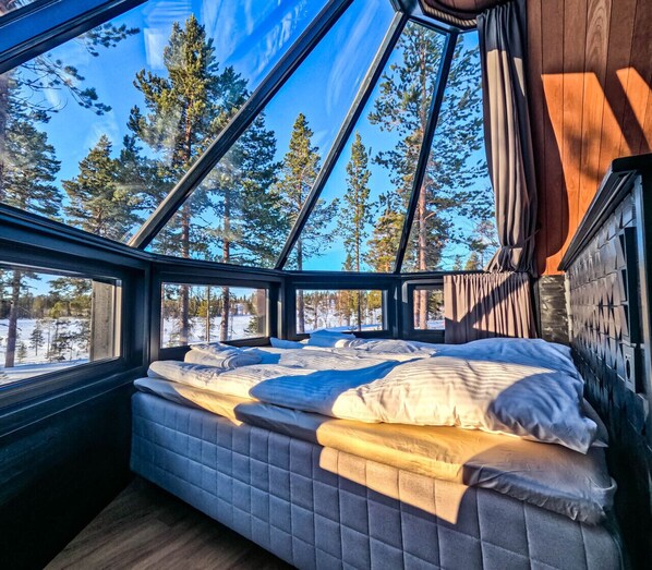 1 bedroom, bed sheets