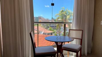 Comfort-Studio, 1 Schlafzimmer | Essbereich im Zimmer