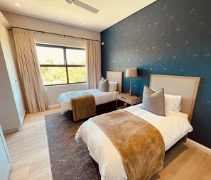 4 slaapkamers, een strijkplank/strijkijzer, gratis wifi, beddengoed