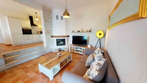 Televisión y chimenea 