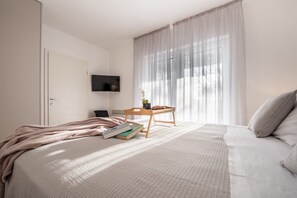 1 bedroom, in-room safe, iron/ironing board, free WiFi