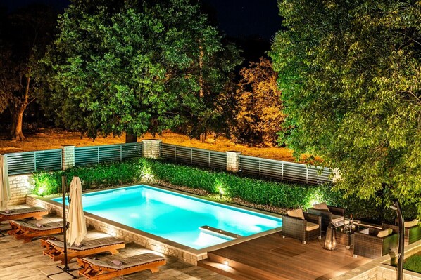 Piscine extérieure, piscine chauffée