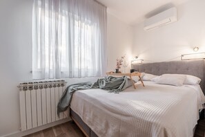 2 bedrooms, in-room safe, iron/ironing board, free WiFi - Luxury Villa Carlin with heated pool (Pridraga)