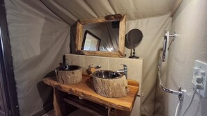 Bathroom - Mattanu Private Game Reserve (Dikgatlong)