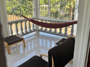 Interior - Choose Your Stay: Private Guest Rooms, Bathroom, or a Furnished Apartment (Clarendon Park)