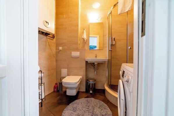Luxury European Apartment | Badeværelse