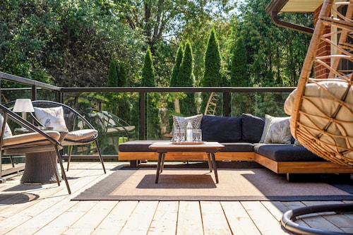 Cedarhaven - 2 King beds! Hot Tub, Gas Fireplace