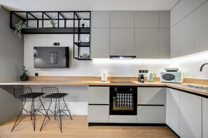 Studio, 1 Double Bed, Kitchen, City View | Private kitchen