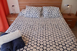 2 bedrooms, WiFi, bed sheets