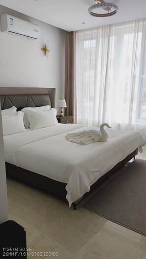 3 bedrooms, soundproofing, free WiFi, bed sheets - Royal Apartment (Michamvi)