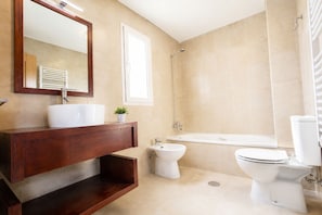 Séchoir à cheveux, bidet