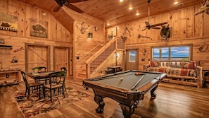 Games room - Queen Bee- 5bdrm, Amazing Mountain View, Home Theater, Game Room, & Pool Access (Sevierville)