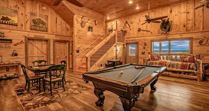 Queen Bee- 5bdrm, Amazing Mountain View, Home Theater, Game Room, & Pool Access