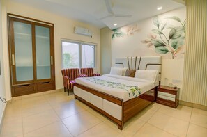3 bedrooms, desk, laptop workspace, free WiFi