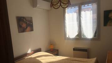 2 slaapkamers, een strijkplank/strijkijzer, wifi