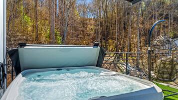 Tina de hidromasaje al aire libre