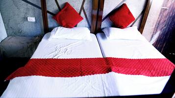 Deluxe Room | Iron/ironing board, free WiFi, bed sheets, wheelchair access