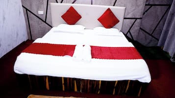 Deluxe Room | Iron/ironing board, free WiFi, bed sheets, wheelchair access