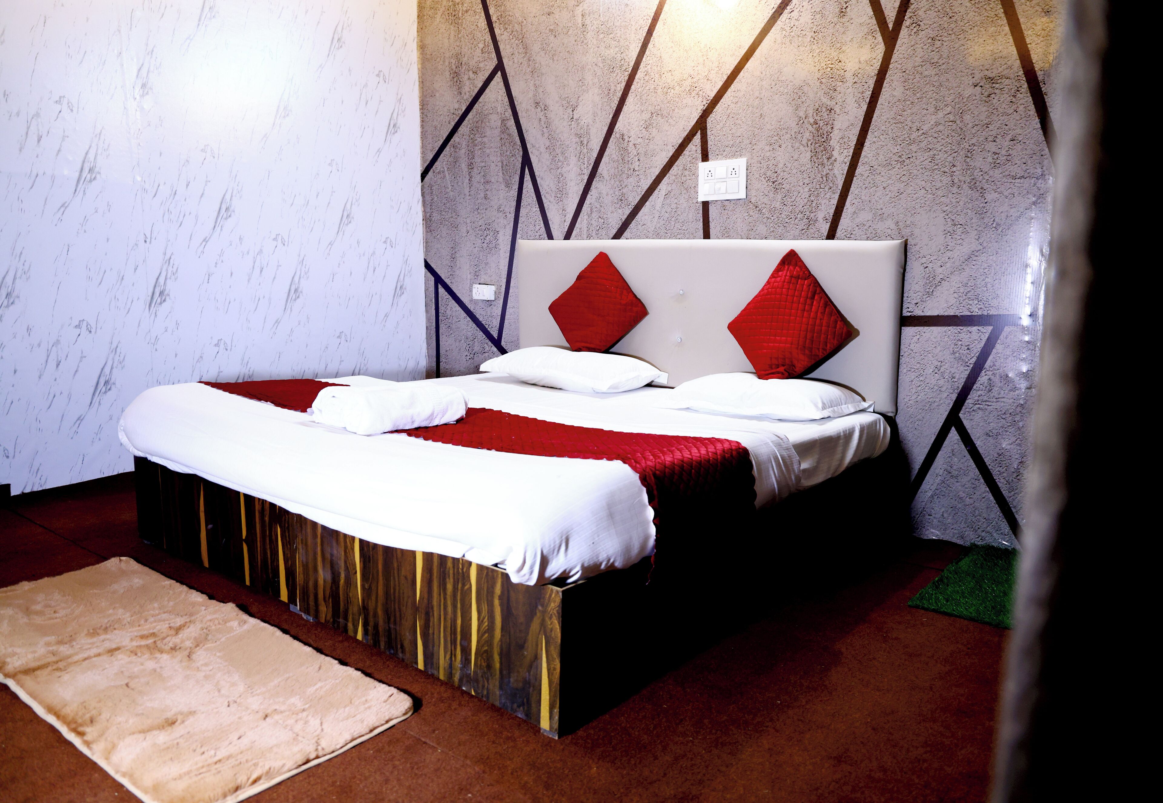Deluxe Room | Iron/ironing board, free WiFi, bed sheets, wheelchair access