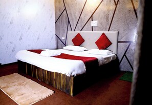 Deluxe Room | Iron/ironing board, free WiFi, bed sheets, wheelchair access - The Escapee Resort (Dhanaulti)